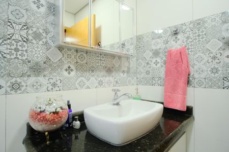 Casa à venda com 100m², 3 quartos e 4 vagasBanheiro da Suíte