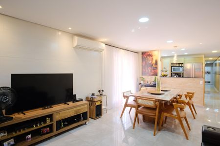 Casa à venda com 100m², 3 quartos e 4 vagasSala