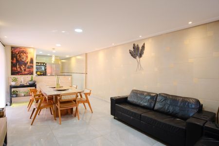 Casa à venda com 100m², 3 quartos e 4 vagasSala