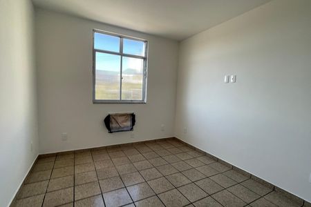 Quarto 2 de apartamento para alugar com 2 quartos, 63m² em Jardim Vinte E Cinco de Agosto, Duque de Caxias