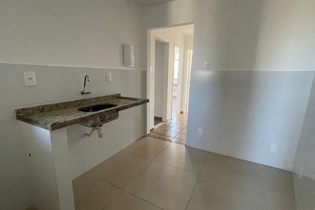 Cozinha de apartamento para alugar com 2 quartos, 63m² em Jardim Vinte E Cinco de Agosto, Duque de Caxias
