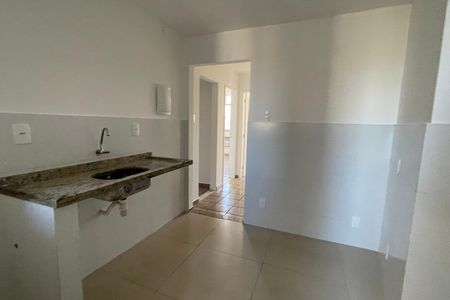 Cozinha de apartamento para alugar com 2 quartos, 63m² em Jardim Vinte E Cinco de Agosto, Duque de Caxias