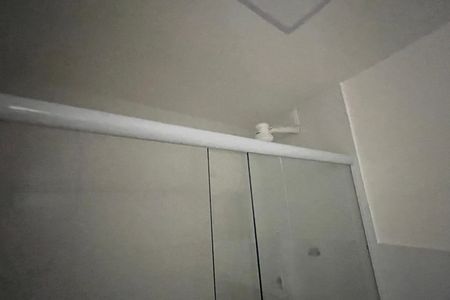 Banheiro de apartamento para alugar com 2 quartos, 63m² em Jardim Vinte E Cinco de Agosto, Duque de Caxias