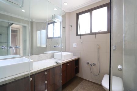 Apartamento à venda com 160m², 4 quartos e 2 vagasBanheiro da Suíte 2