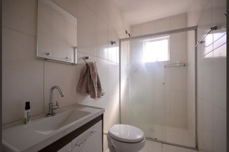 Casa à venda com 120m², 3 quartos e 2 vagasBanheiro 