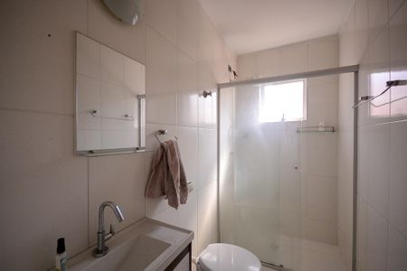 Casa à venda com 120m², 3 quartos e 2 vagasBanheiro 
