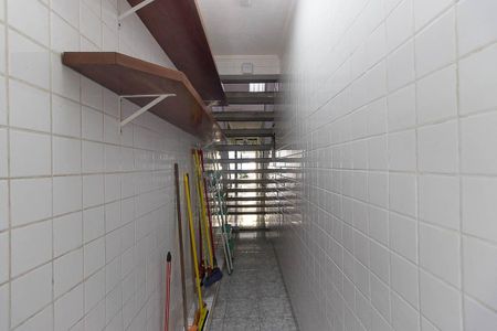 Casa à venda com 210m², 3 quartos e 2 vagasCorredor externo