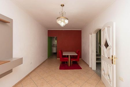 Casa à venda com 210m², 3 quartos e 2 vagasSala