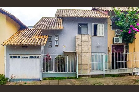 Casa à venda com 100m², 2 quartos e 1 vaga Casa à venda com 100m², 2 quartos e 1 vagaFachada