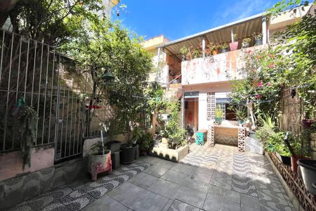 Casa à venda com 180m², 3 quartos e 2 vagasQuintal