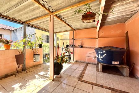 Casa à venda com 180m², 3 quartos e 2 vagasFundos