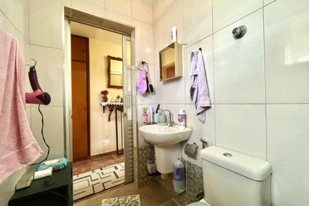 Casa à venda com 180m², 3 quartos e 2 vagasBanheiro