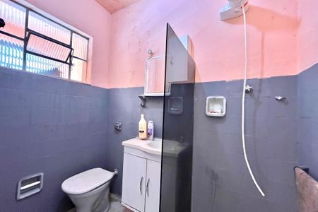 Casa à venda com 180m², 3 quartos e 2 vagasFundos