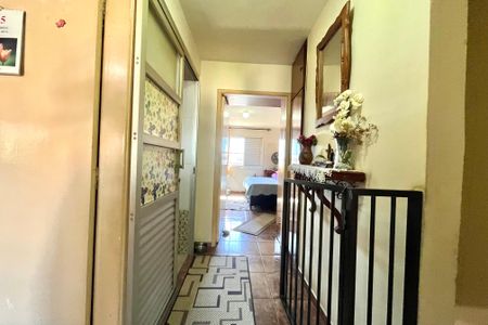 Casa à venda com 180m², 3 quartos e 2 vagasCorredor