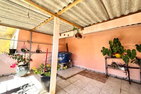 Casa à venda com 180m², 3 quartos e 2 vagasFundos