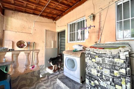 Casa à venda com 180m², 3 quartos e 2 vagasÁrea de Serviço