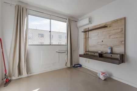 Sala de apartamento para alugar com 2 quartos, 40m² em Rubem Berta, Porto Alegre