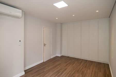 Apartamento à venda com 194m², 3 quartos e 1 vaga Apartamento à venda com 194m², 3 quartos e 1 vagaQuarto de Serviço