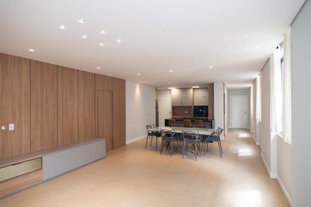 Apartamento à venda com 194m², 3 quartos e 1 vaga Apartamento à venda com 194m², 3 quartos e 1 vagaSala