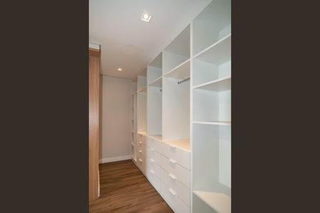 Apartamento à venda com 194m², 3 quartos e 1 vaga Apartamento à venda com 194m², 3 quartos e 1 vagaCloset da suíte 2