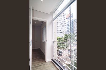 Apartamento à venda com 194m², 3 quartos e 1 vaga Apartamento à venda com 194m², 3 quartos e 1 vagaVaranda da Suíte 2