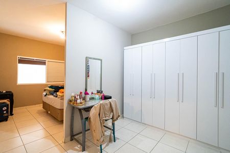 Casa para alugar com 280m², 8 quartos e sem vaga Casa para alugar com 280m², 8 quartos e sem vagaSuíte 1