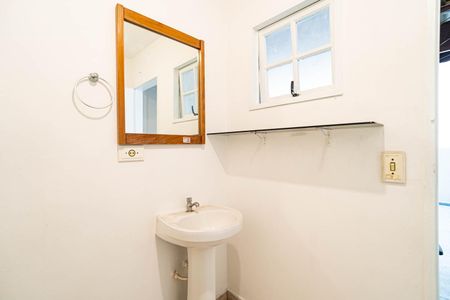 Casa para alugar com 280m², 8 quartos e sem vaga Casa para alugar com 280m², 8 quartos e sem vagaBanheiro Social 2