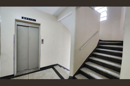 Apartamento para alugar com 54m², 1 quarto e sem vagaEscada