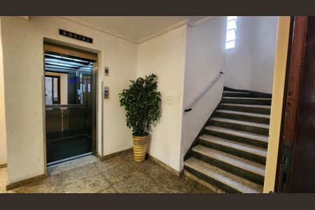 Apartamento para alugar com 54m², 1 quarto e sem vagaEscada