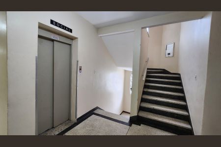 Apartamento para alugar com 54m², 1 quarto e sem vagaEscada