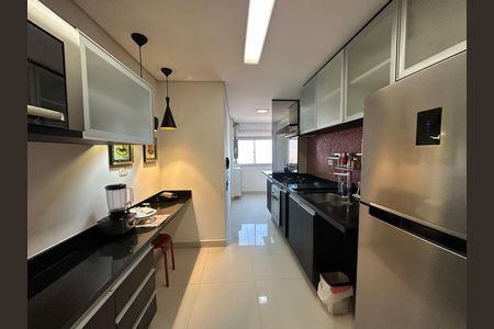 Cozinha de apartamento à venda com 2 quartos, 91m² em Tamboré, Barueri
