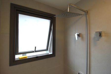 Banheiro de kitnet/studio para alugar com 1 quarto, 25m² em Planalto Paulista, São Paulo