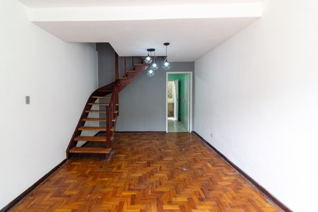 Casa para alugar com 110m², 2 quartos e 2 vagas Casa para alugar com 110m², 2 quartos e 2 vagasSala