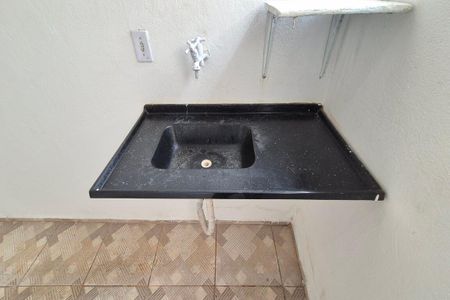 Detalhe da Cozinha  de casa para alugar com 1 quarto, 28m² em Jardim Santa Lúcia, Campinas
