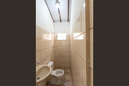 Banheiro Social de kitnet/studio para alugar com 1 quarto, 23m² em Jardim Santa Lúcia, Campinas