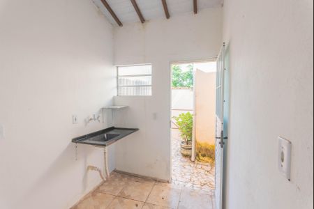Cozinha de casa para alugar com 1 quarto, 28m² em Jardim Santa Lúcia, Campinas