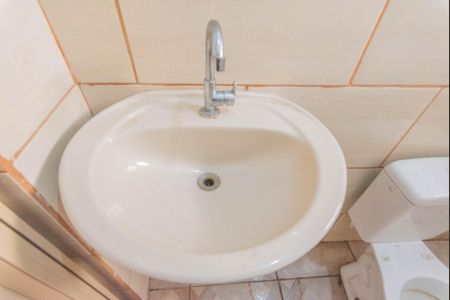 Banheiro de casa para alugar com 1 quarto, 28m² em Jardim Santa Lúcia, Campinas