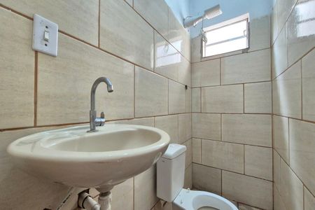 Banheiro de casa para alugar com 1 quarto, 28m² em Jardim Santa Lúcia, Campinas