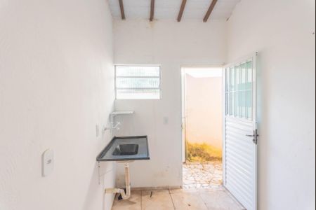 Cozinha de casa para alugar com 1 quarto, 28m² em Jardim Santa Lúcia, Campinas