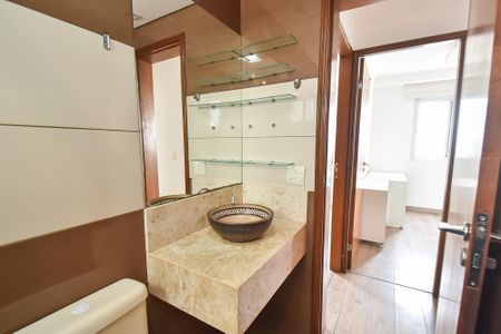 Apartamento à venda com 68m², 3 quartos e 2 vagasBanheiro Social
