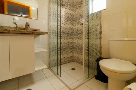 Casa de condomínio à venda com 140m², 3 quartos e 2 vagasBanheiro Social