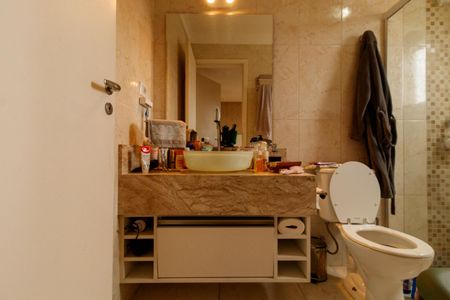 Casa de condomínio à venda com 140m², 3 quartos e 2 vagasBanheiro da Suíte