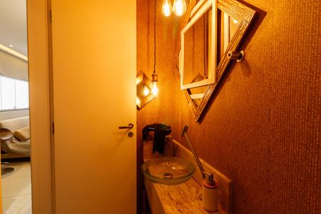 Casa de condomínio à venda com 140m², 3 quartos e 2 vagasLavabo