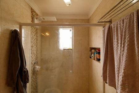 Casa de condomínio à venda com 140m², 3 quartos e 2 vagasBanheiro da Suíte