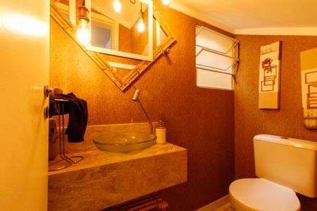 Casa de condomínio à venda com 140m², 3 quartos e 2 vagasLavabo