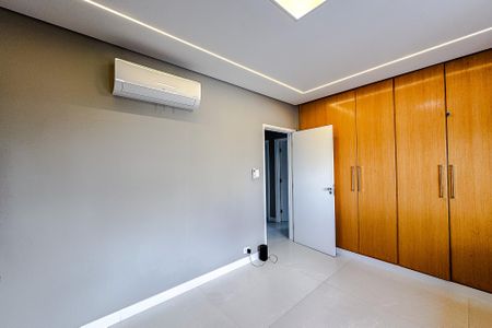Apartamento à venda com 160m², 3 quartos e 2 vagasQuarto 1