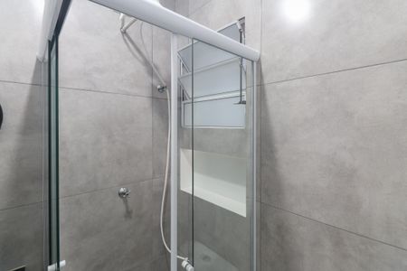 Banheiro de apartamento para alugar com 1 quarto, 14m² em Vila Medeiros, São Paulo