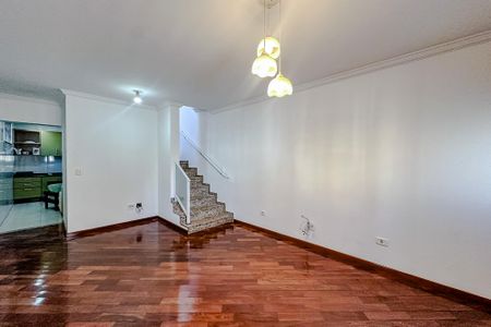 Casa para alugar com 230m², 2 quartos e 2 vagasSala