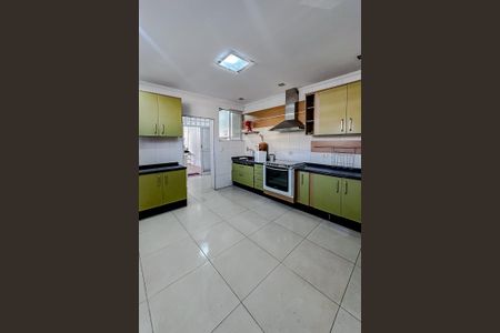 Casa para alugar com 230m², 2 quartos e 2 vagasCozinha