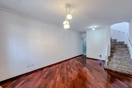 Casa para alugar com 230m², 2 quartos e 2 vagasSala